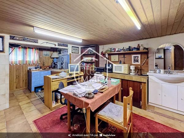 Port Sainte Foy et Ponchapt : Maison à raffraichir avec dépendances et sous-sol