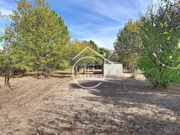 Port Sainte Foy et Ponchapt : Maison à raffraichir avec dépendances et sous-sol