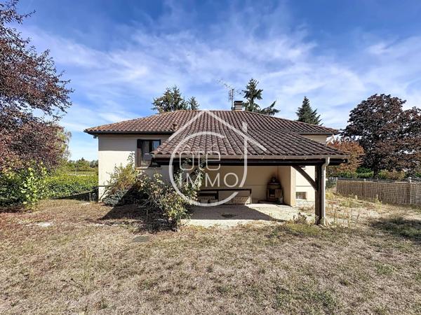 Port Sainte Foy et Ponchapt : Maison à raffraichir avec dépendances et sous-sol