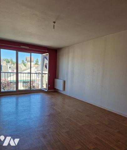 appartement en centre ville comprenant entrée, séjour, cuisine aménagée, deux chambres, sdb, wc .