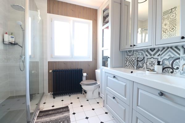 ROYAN - QUARTIER DU PARC - 500 m Plage et Commerces - MAISON 180 M² HABITABLES AVEC GARAGE DOUBLE