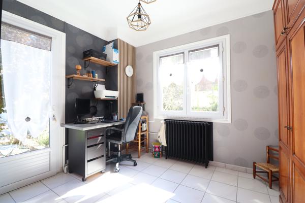 ROYAN - QUARTIER DU PARC - 500 m Plage et Commerces - MAISON 180 M² HABITABLES AVEC GARAGE DOUBLE