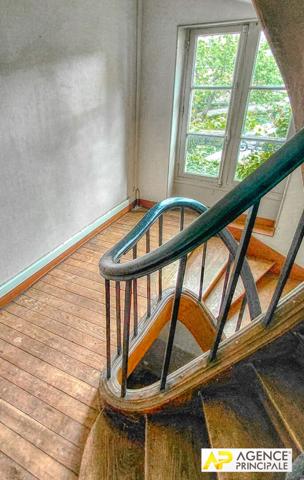 Versailles Chantiers / St Louis Appartement 5 pièces 107 m² carrez situé au 2ème étage d un immeuble ancien €1 130 000 ** - Référence 27657