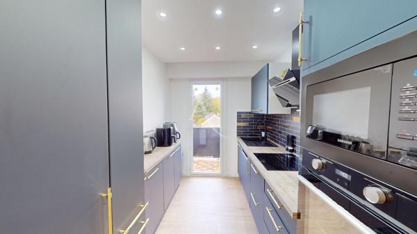 Bel appartement 3 pièces : dernier étage, entièrement rénové