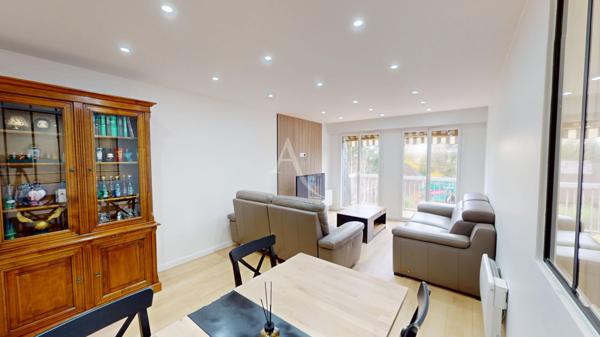 Bel appartement 3 pièces : dernier étage, entièrement rénové