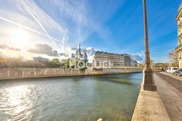 APPARTEMENT  DEUX PIECES DE 42 m2 - ILE ST.LOUIS