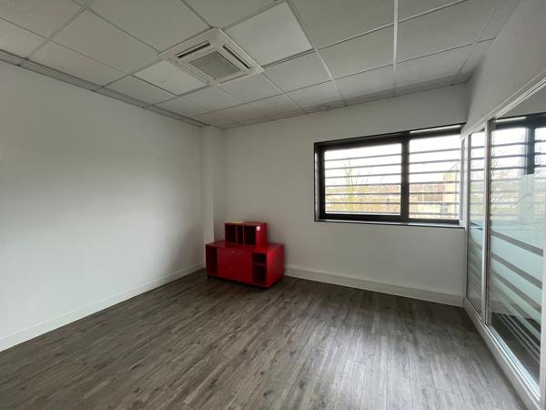 A LOUER - BUREAUX - SAINT MAXIMIN ZONE COMMERCIALE