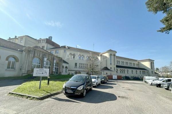 BUREAUX à LOUER de 1623 m²