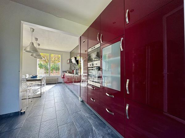 Maison 6 pièces 4 chambres COMBS-LA-VILLE