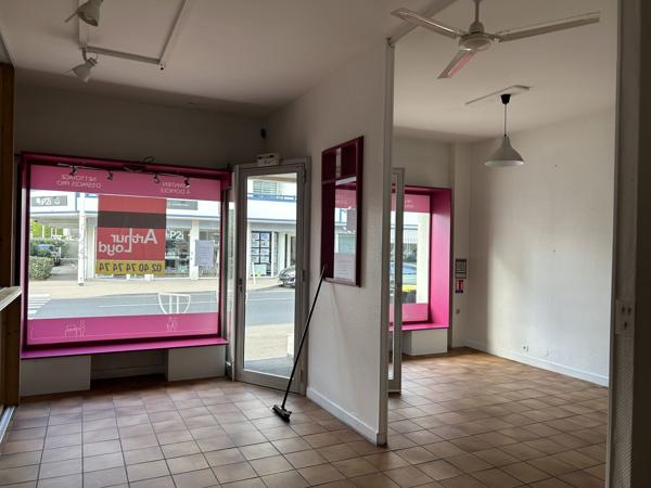 Location local commercial lumineux 75 m2 La Baule proche commerces