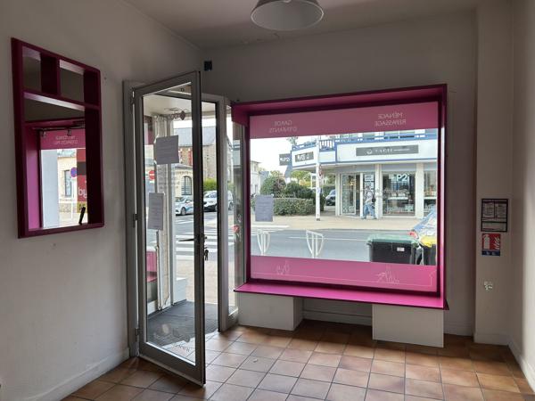 Location local commercial lumineux 75 m2 La Baule proche commerces