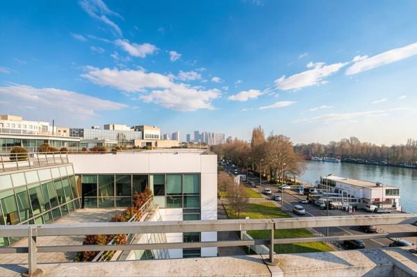 Bureaux à louer à Suresnes avec vue Seine dans immeuble moderne sécurisé