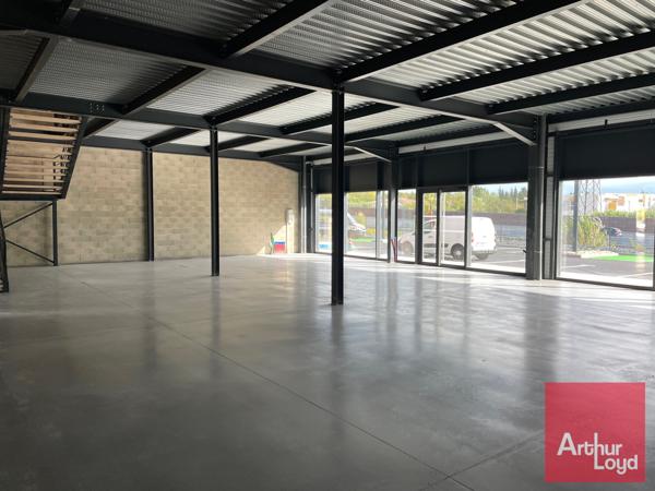 Bâtiment à usage d'activités et bureaux, à vendre