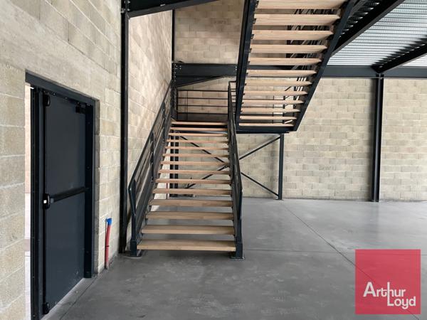 Bâtiment à usage d'activités et bureaux, à vendre