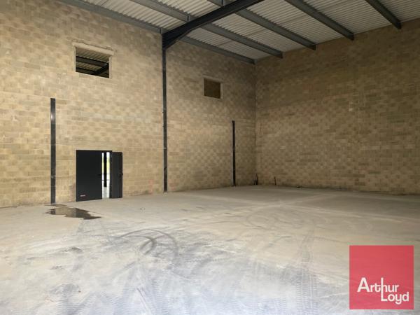 Bâtiment à usage d'activités et bureaux, à vendre