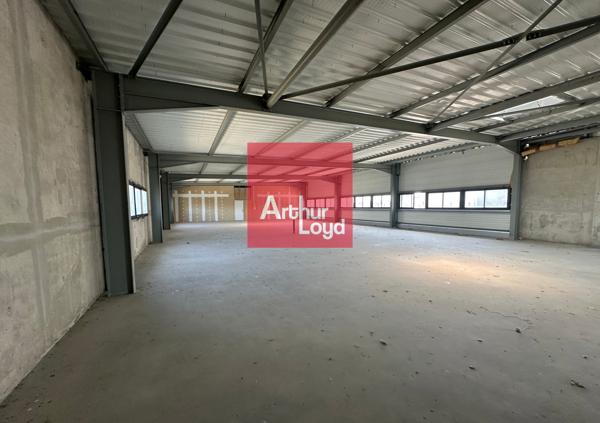 Bureaux à louer à Alès avec accès PMR et parking en zone commerciale