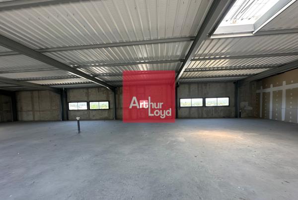 Bureaux à louer à Alès avec accès PMR et parking en zone commerciale