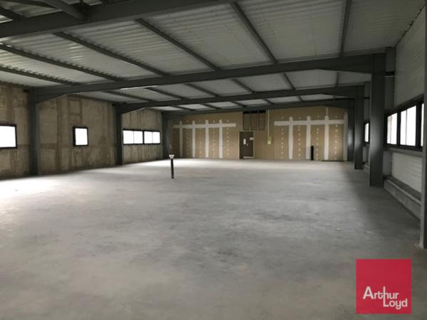 Bureaux à louer à Alès avec accès PMR et parking en zone commerciale