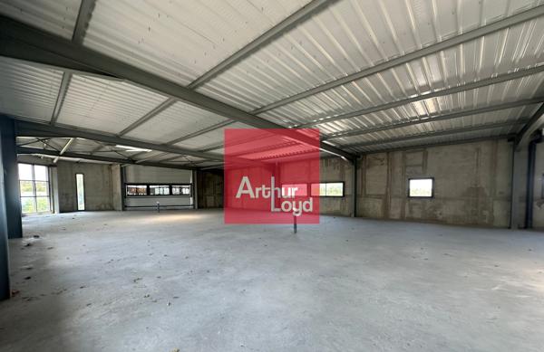 Bureaux à louer à Alès avec accès PMR et parking en zone commerciale