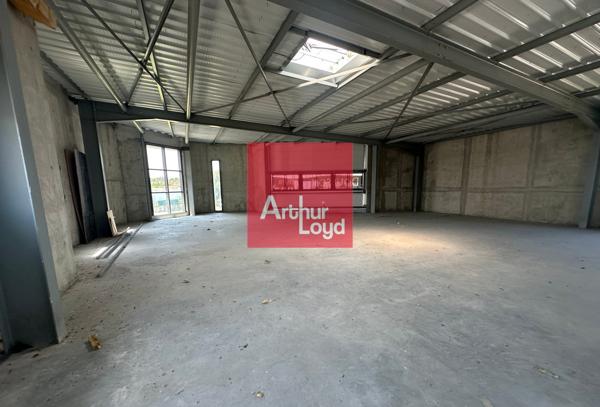 Bureaux à louer à Alès avec accès PMR et parking en zone commerciale