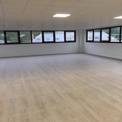Location de bureaux rénovés à Carquefou avec parkings et accès rapide