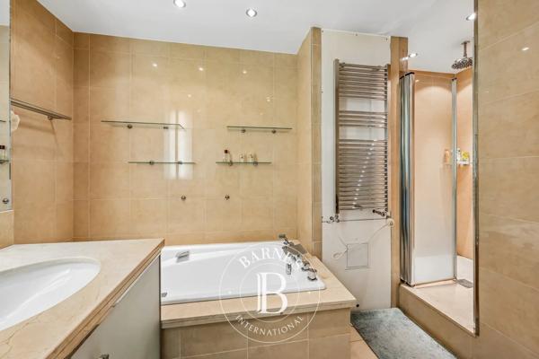 Paris 16ème, Appartement 1 Chambre -  77 m² à vendre