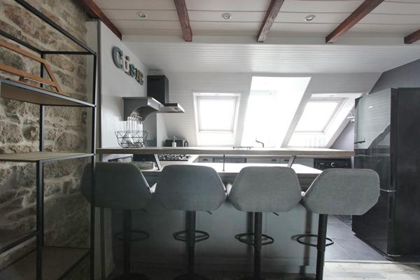 SOUS LES TOITS, UN BEL APPARTEMENT TYPE 2 BIS EN DUPLEX. - A QUIMPER Quimper CENTRE