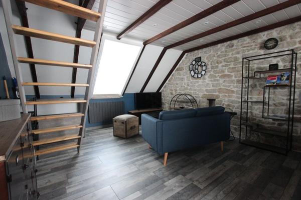 SOUS LES TOITS, UN BEL APPARTEMENT TYPE 2 BIS EN DUPLEX. - A QUIMPER Quimper CENTRE