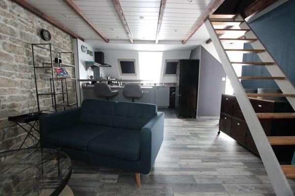 SOUS LES TOITS, UN BEL APPARTEMENT TYPE 2 BIS EN DUPLEX. - A QUIMPER Quimper CENTRE
