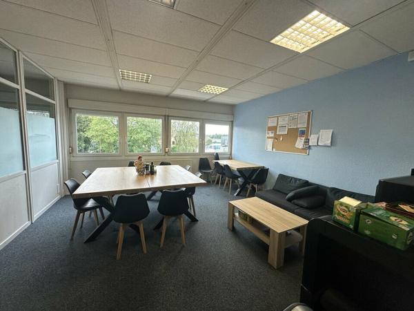 BUREAUX à LOUER de 695.8 m²