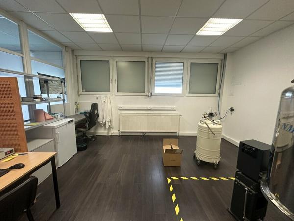 BUREAUX à LOUER de 695.8 m²