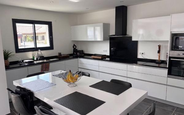 Maison à vendre    4 pièces •  Saint-Martin-de-Seignanx