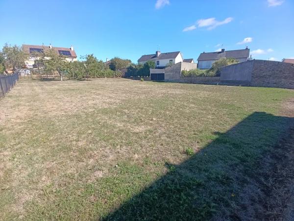 MAISON 3 CHAMBRES SOUS-SOL COMPLET TERRAIN 1 390 m2 - G
