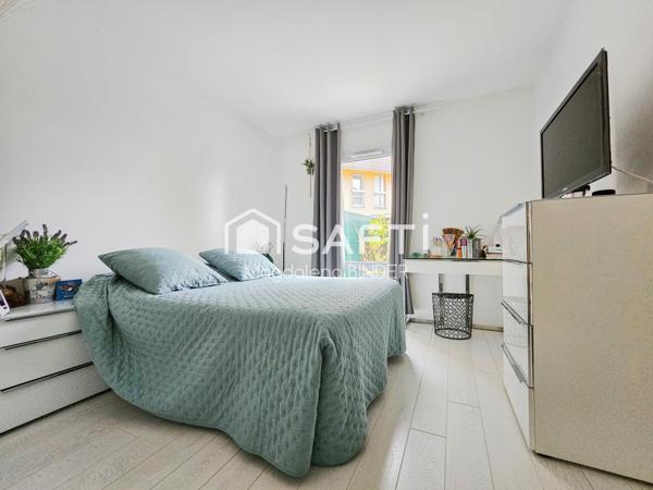 Gare à pied, entrée indépendante avec extérieur