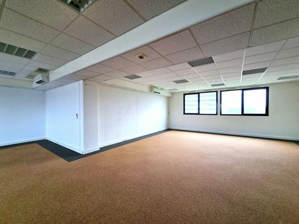 BUREAUX TECHNOPOLE DU FUTUROSCOPE - 51M² - IDÉALEMENT SITUÉS PROCHE DESSERTES MAJEURS