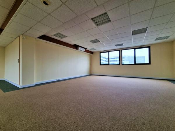 BUREAUX TECHNOPOLE DU FUTUROSCOPE - 51M² - IDÉALEMENT SITUÉS PROCHE DESSERTES MAJEURS