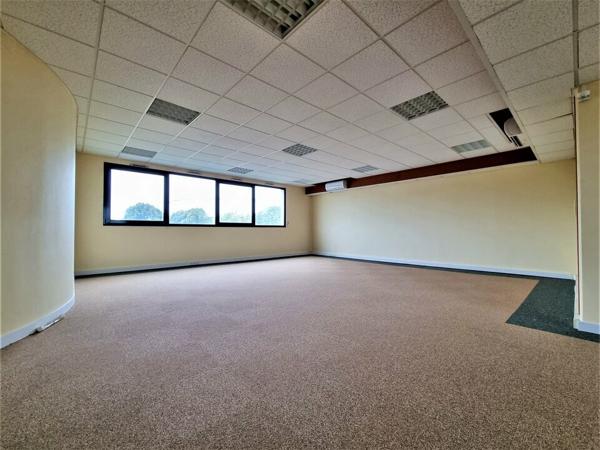 BUREAUX TECHNOPOLE DU FUTUROSCOPE - 51M² - IDÉALEMENT SITUÉS PROCHE DESSERTES MAJEURS