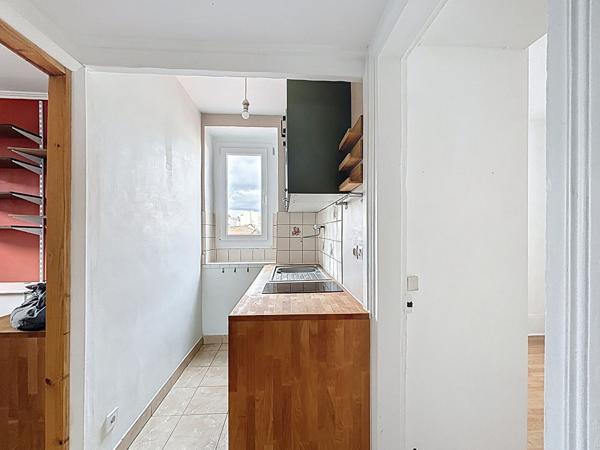 BAGNOLET, CENTRE-VILLE, 5 MIN DU METRO, DERNIER ETAGE SANS VIS A VIS, CHARMANT PETIT 2 PIECES