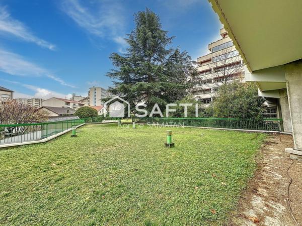 Local professionnel de 450 m2 avec parking à Toulouse