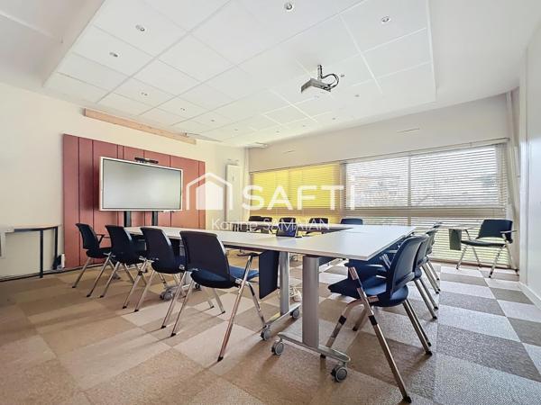 Local professionnel de 450 m2 avec parking à Toulouse