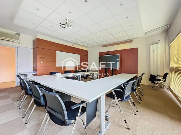 Local professionnel de 450 m2 avec parking à Toulouse