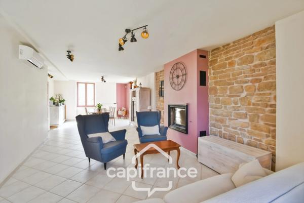 Maison de village 6 pièces non mitoyenne, entièrement rénovée, avec prestations de qualité proche de LONS LE SAUNIER (39000)