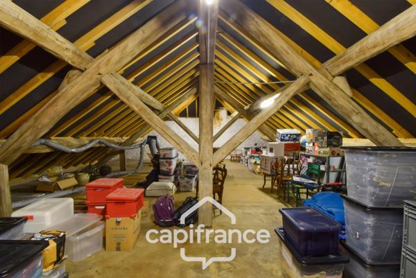 Maison de village 6 pièces non mitoyenne, entièrement rénovée, avec prestations de qualité proche de LONS LE SAUNIER (39000)