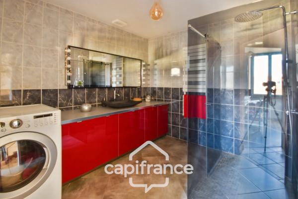 Maison de village 6 pièces non mitoyenne, entièrement rénovée, avec prestations de qualité proche de LONS LE SAUNIER (39000)