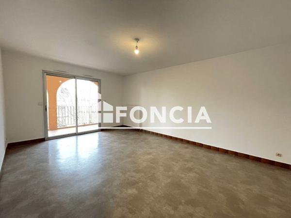 Location Appartement 2 pièces 58.4 m² - RUE DE LA LEVADE Orange 84100