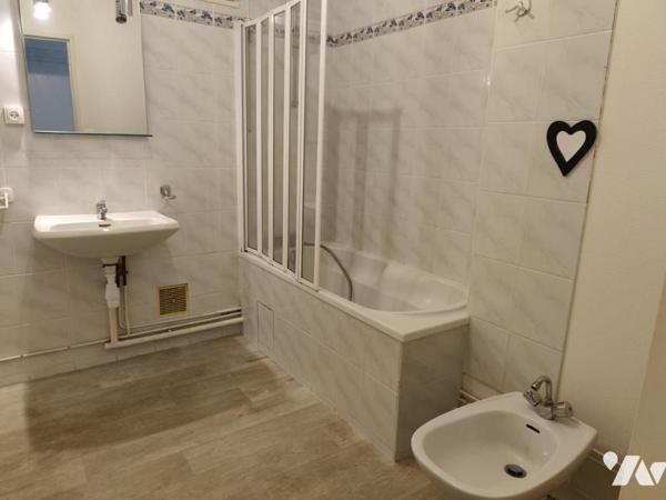 T4 avec beaux volumes et balcon