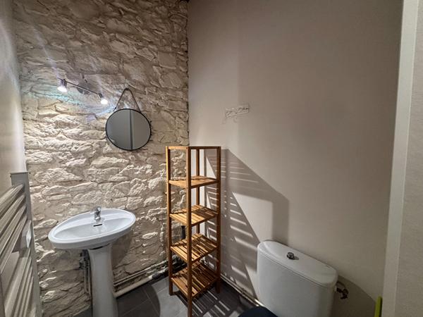 A louer Studio avec pierre apparente