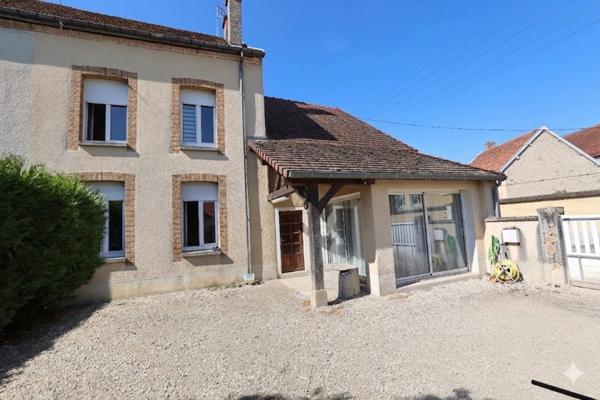 Maison à vendre 6 pièces  avec jardin 3 chambres + bureau TAUXIERES MUTRY (51)