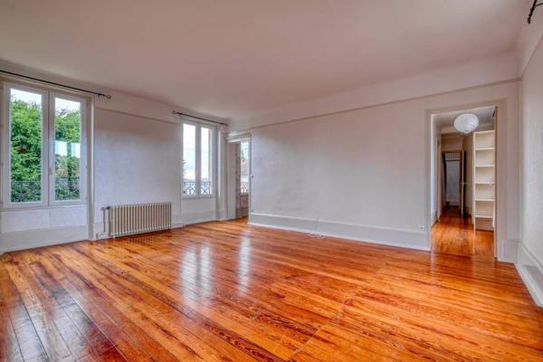 Maison de Maître en pierre de taille et habitation indépendante, proche de Chantilly