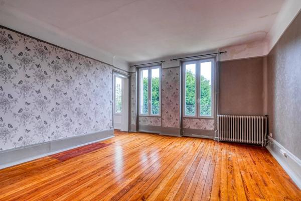 Maison de Maître en pierre de taille et habitation indépendante, proche de Chantilly